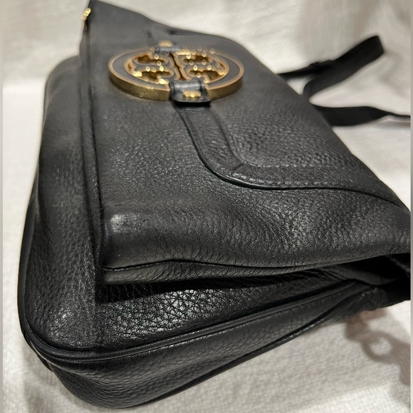 Beautiful Tory Burch Amanda Fold-Over Messenger Bag in large size - Picture 8 of 14